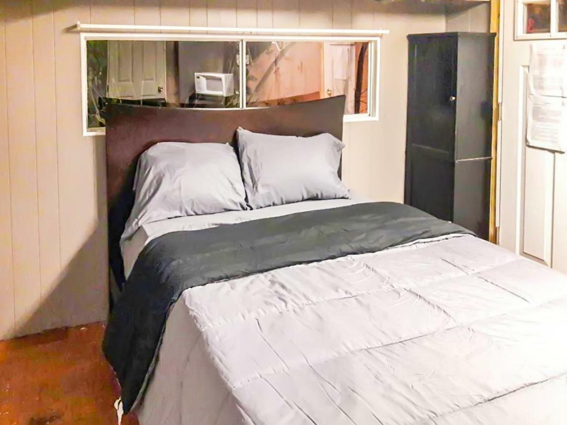 Co-Ed Dorm With Fantastic Patio! Apartment Ewing ห้อง รูปภาพ